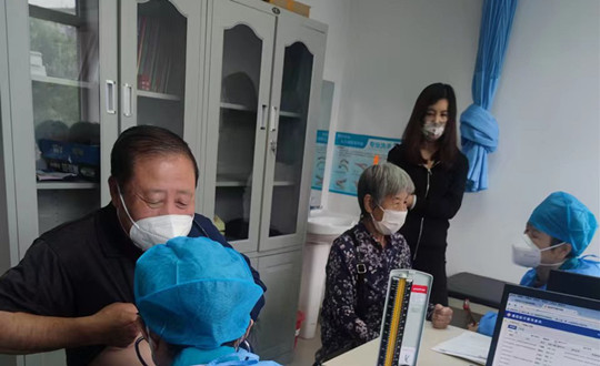 23. 健全公司返聘专家出诊欢迎患者_副本.jpg 23. 健全公司返聘专家出诊欢迎患者_副本.jpg