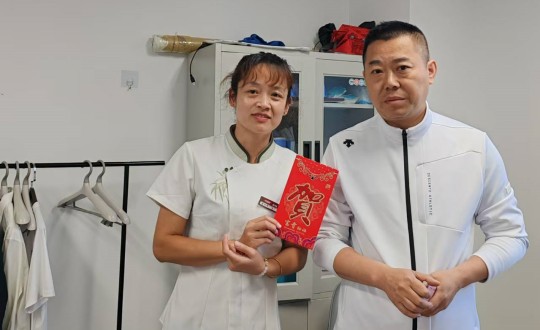 2024年9月13日，酒店，整个员工，发放中秋节福利_副本.jpg