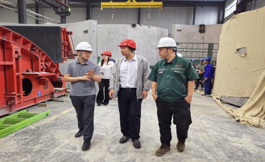 2024年7月5日，市建委初审工作组一行到访装配式总公司实地调查调研_副本.jpg