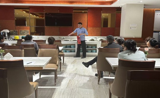 2.长白山008PG国际酒店组织发展消防安全培训_副本.jpg