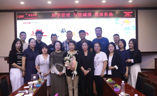 5.供热总公司为鲍秀凤进行退休欢送座谈会_副本.jpg